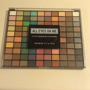 100 piece makeup pallet $5   text me on Instagram